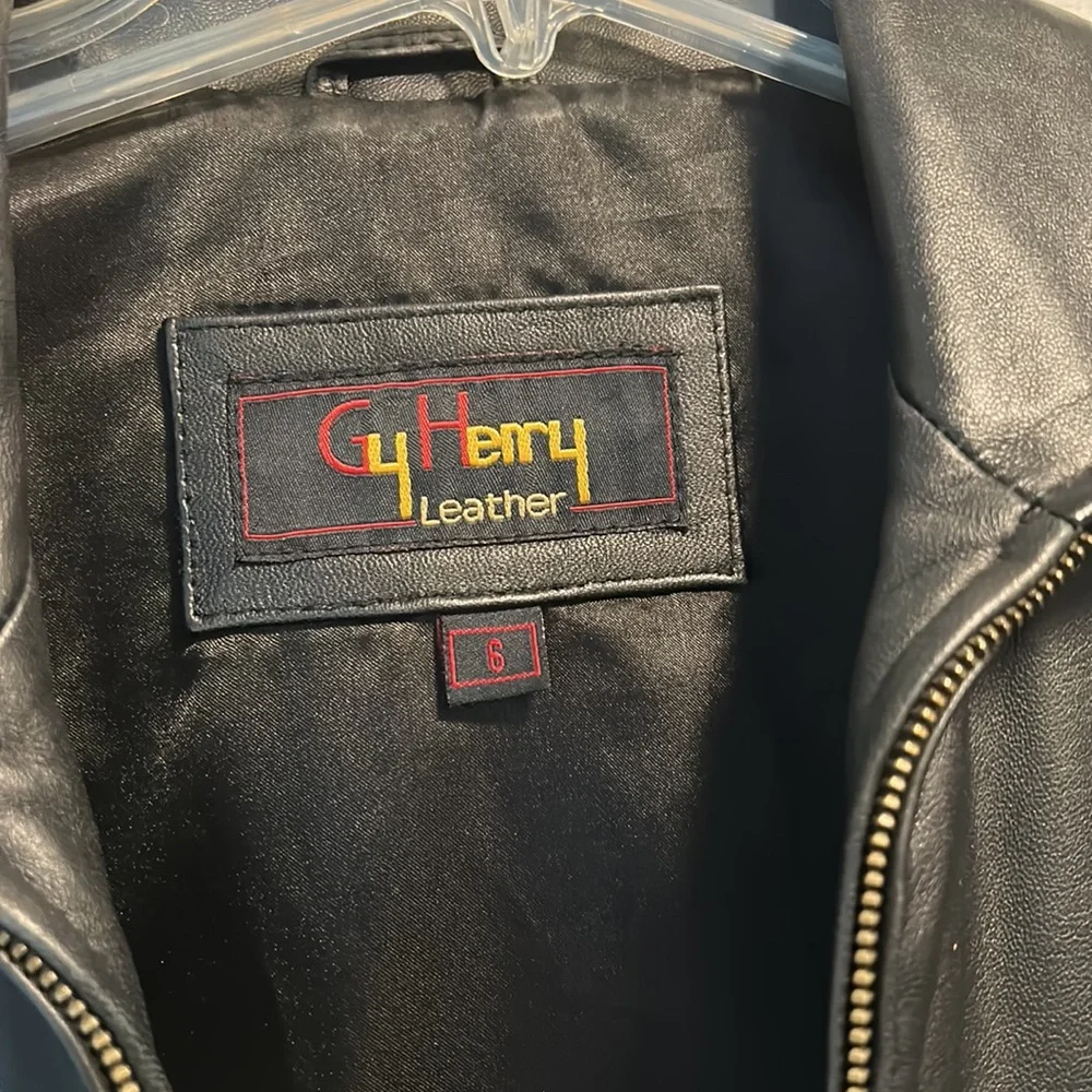 Woman leather jacket. Size small. - Picture 3 of 7